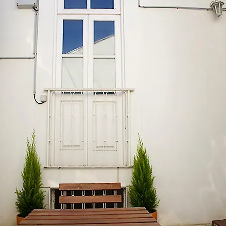 B&B Watermark Surf House *